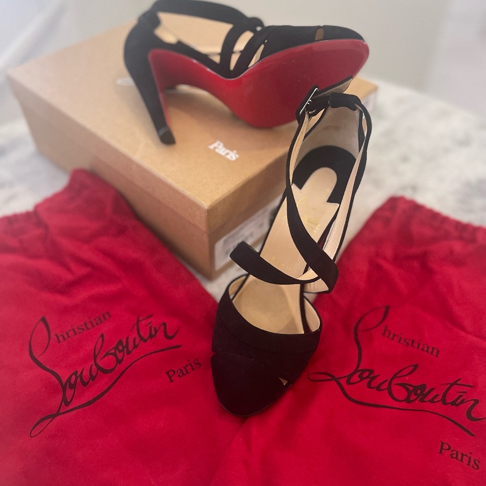 Christian Louboutin Estradouche • Cutout Suede Pumps • Size 39 • Never Worn!